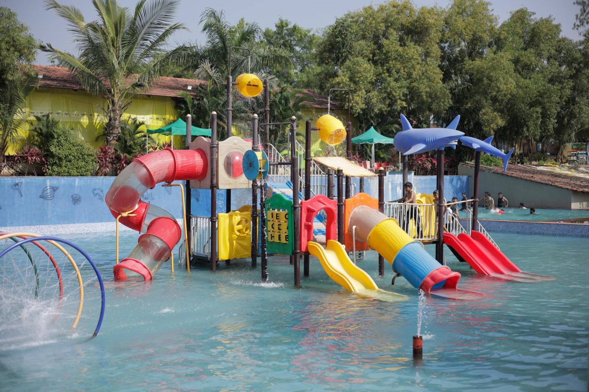 Vits Roccia Hill Resort And Adventure Park, Navapur Songadh エクステリア 写真