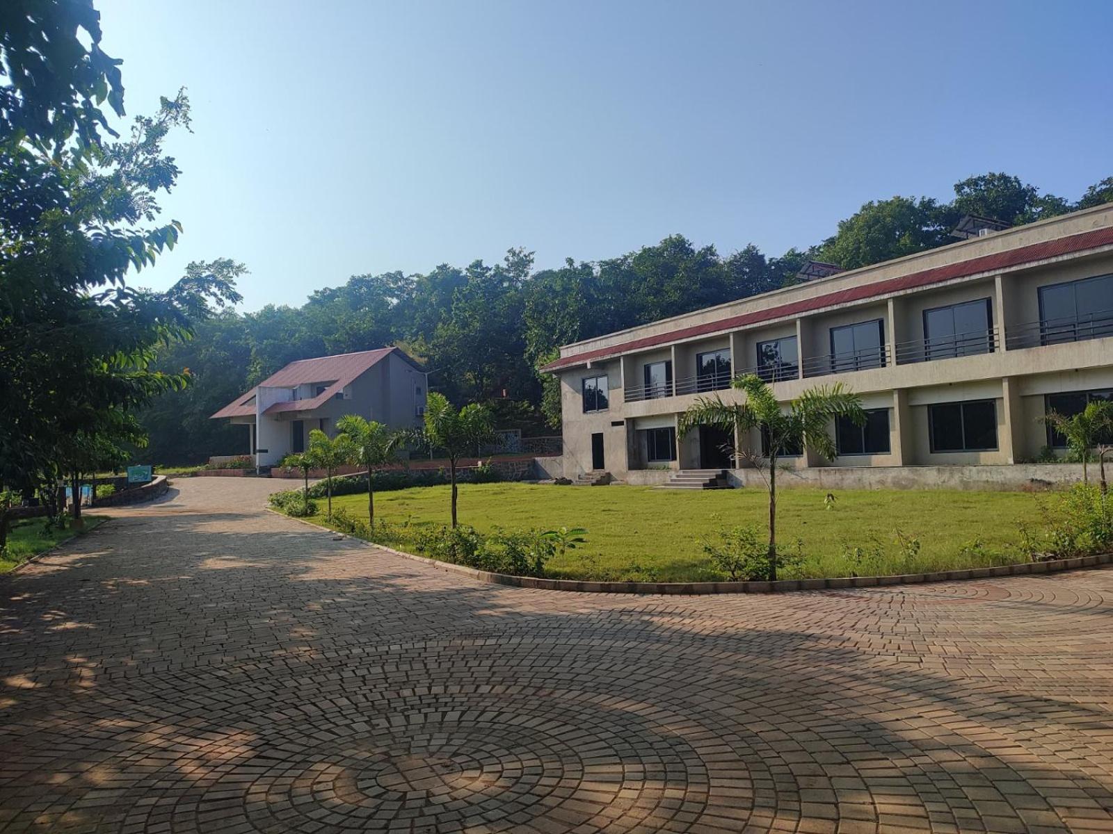 Vits Roccia Hill Resort And Adventure Park, Navapur Songadh エクステリア 写真